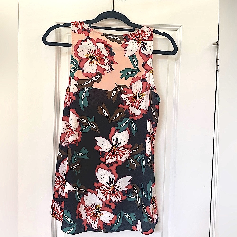 CAbi Hibiscus Top - Picture 3 of 11